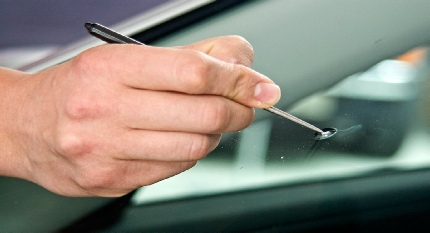 Windschutzscheibe Steinschlag Reparatur